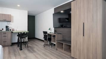 Superior kamer | Individueel gedecoreerd, individueel gemeubileerd, een laptopwerkplek