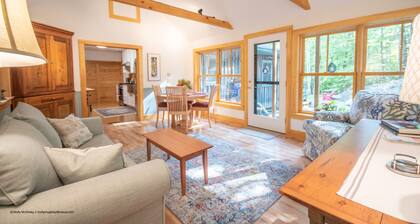 Lovely lakeside setting on beautiful Alamoosook Lake.