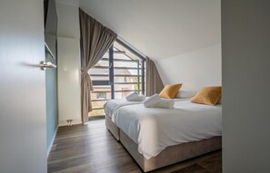 3 bedrooms, travel crib, free WiFi, bed sheets - Luxurious holiday home with sauna in a dune reserve, 2 km from the sea (Egmond aan den Hoef)