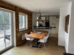 Dining - Lovely apartment within walking distance of the ski bus stop and the Jausern descent (Saalbach Hinterglemm)