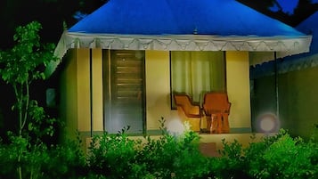 Habitación de lujo | Espacio para trabajar con laptop
