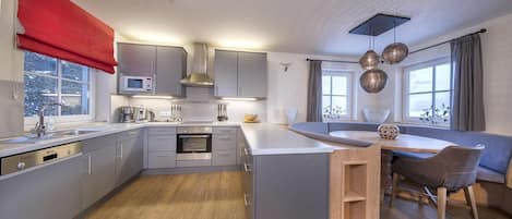 Micro-ondes, four, plaque de cuisson, lave-vaisselle