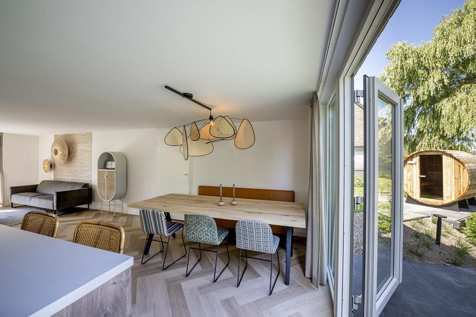 屋外ダイニングエリア