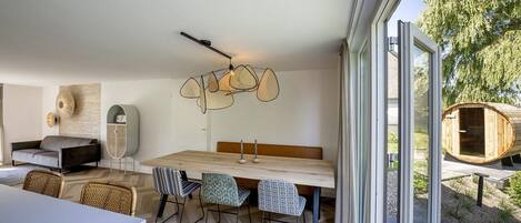 屋外ダイニングエリア