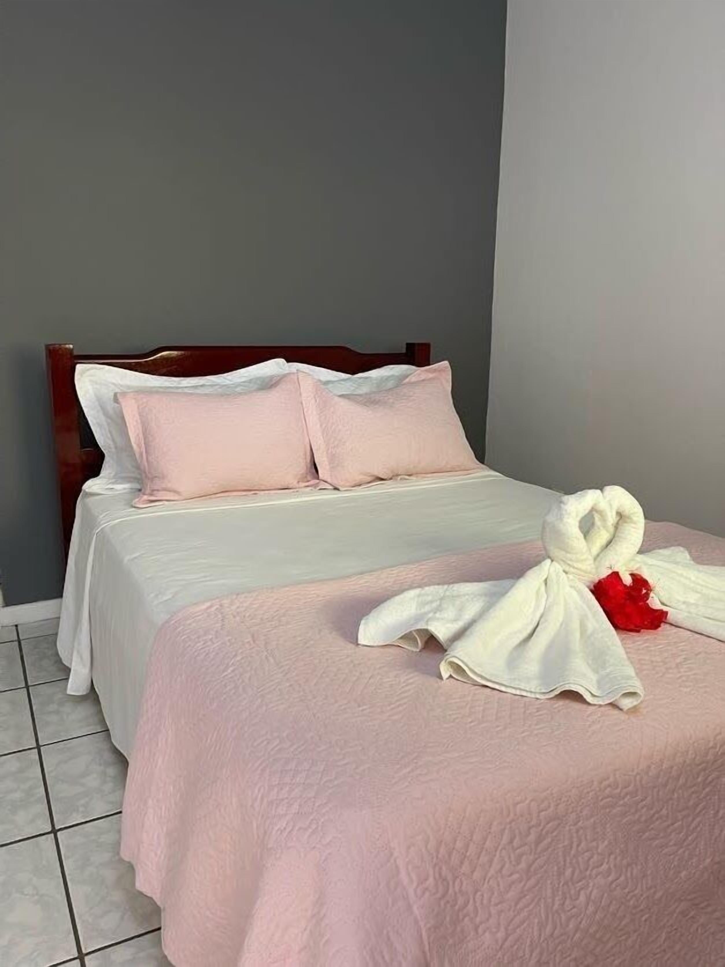 Traditional Double or Twin Room | Individually decorated, bed sheets