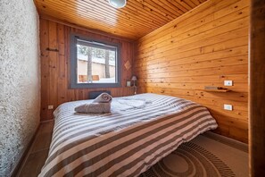 2 bedrooms, iron/ironing board, free WiFi - Le Chalet des Écureuils - 3 étoiles au pied des pistes (Les Angles)