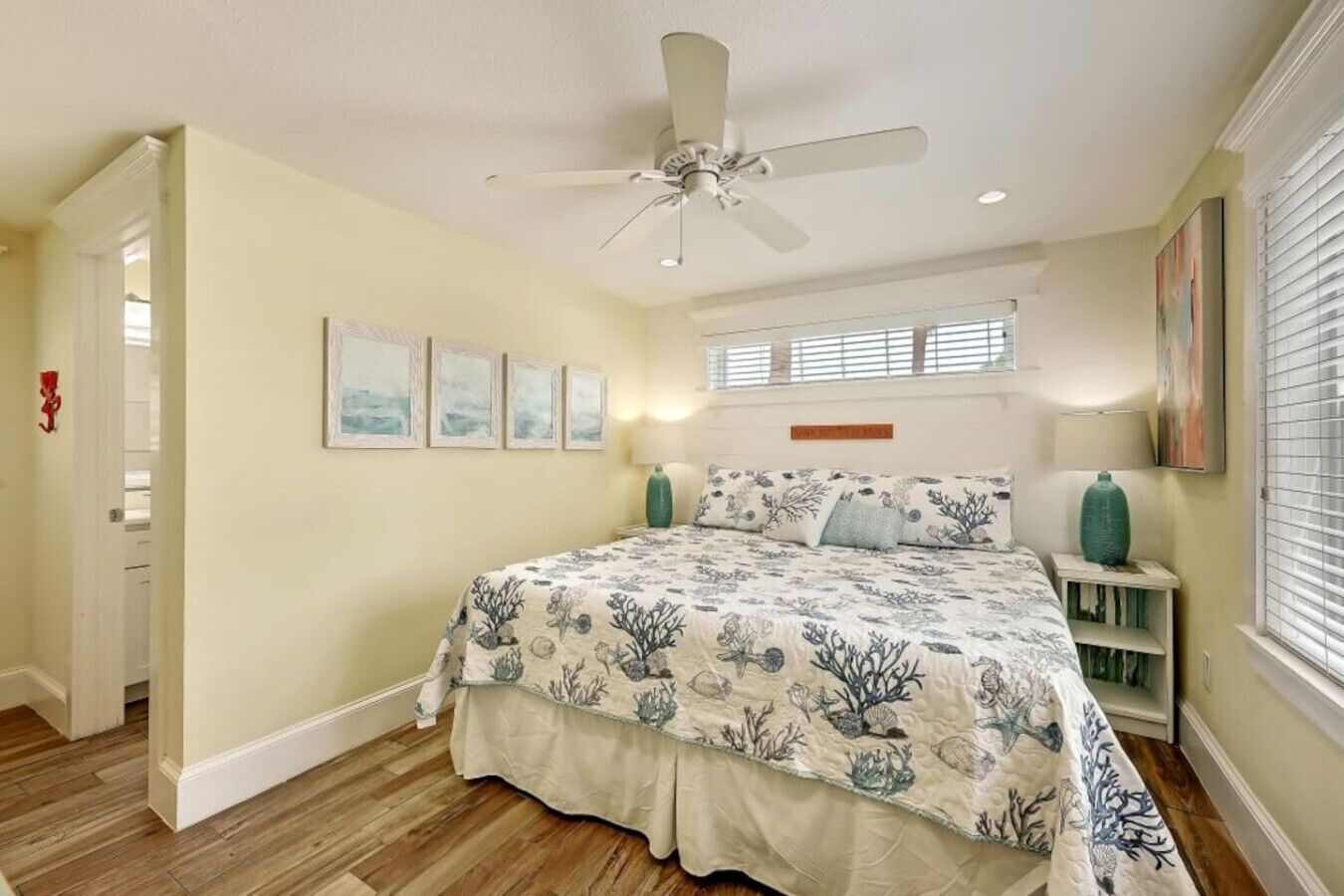 3 quartos, escrivaninha, ferros/tábuas de passar roupa