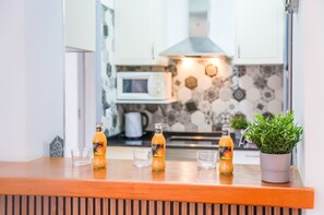 Kühlschrank, Mikrowelle, Ofen, Geschirrspüler