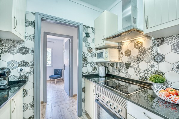 Fridge, microwave, oven, dishwasher