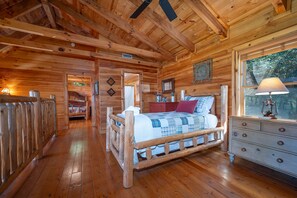 5 bedrooms, desk, iron/ironing board, travel crib