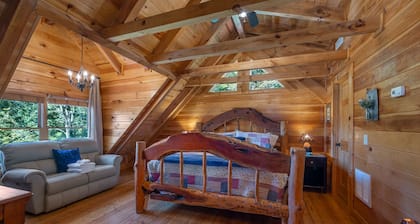 Log Cabin on Lake/Mountains/Hot tub/Views