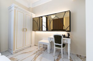 Deluxe Δίκλινο Δωμάτιο (Double ή Twin) | Κλινοσκεπάσματα υψηλής ποιότητας, πουπουλένια παπλώματα 