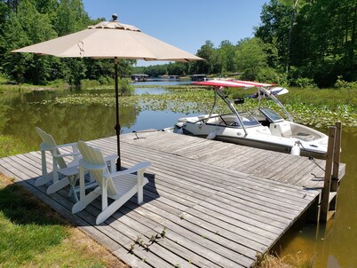 Lake Front w/ private Dock and Beach