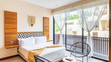 Studio Basic | Didekorasi berbeda-beda dan dilengkapi dengan perabotan berbeda-beda