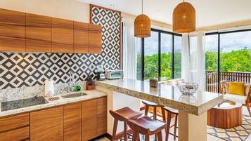 Mesin pembuat kopi/teh, blender, dan peralatan masak/sendok-piring