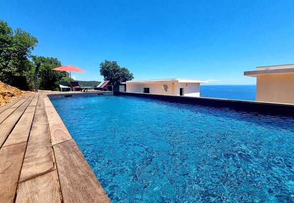 Alberca al aire libre 