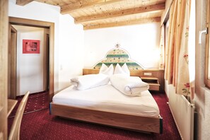 2 Schlafzimmer, Zimmersafe, kostenloses WLAN, Bettwäsche