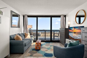 Smart TV, fireplace - OceanfrontStudio-Slps4-Pool-Pickleball-HBOMax-Dis+ (Ocean City)