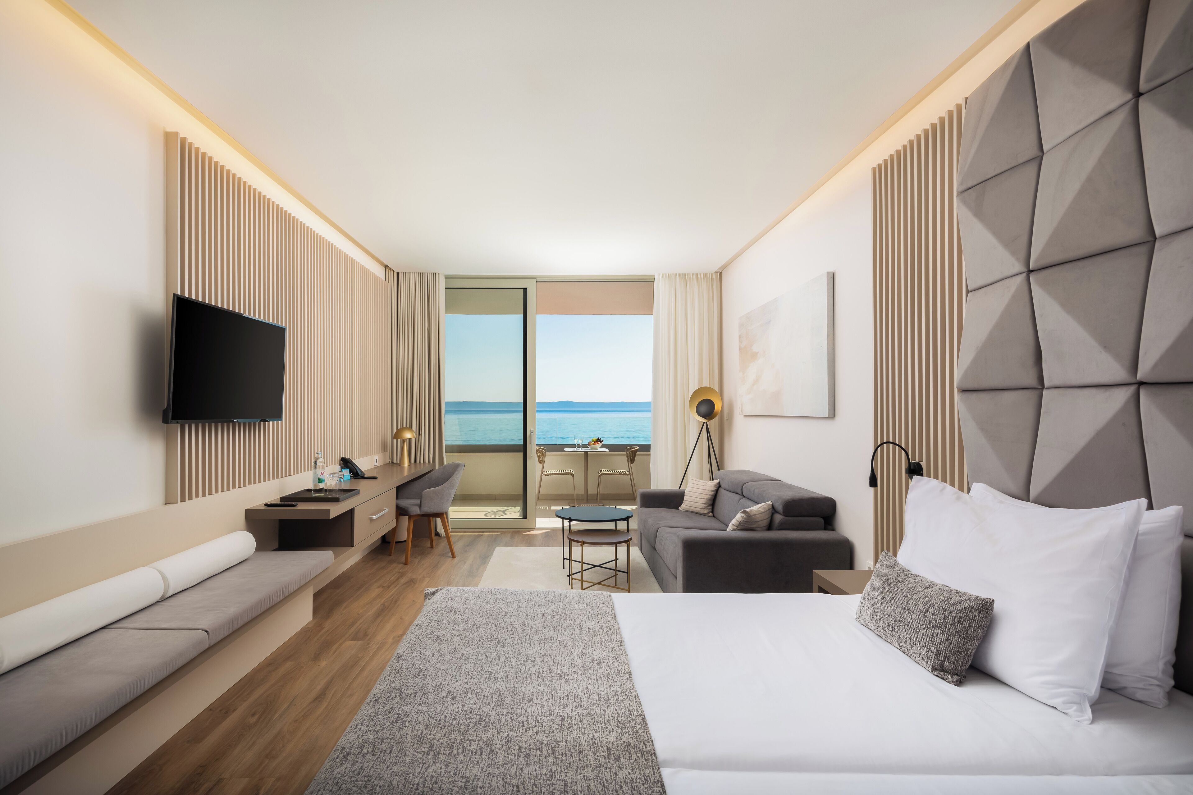 Luxury room with sea view balcony | Allergikerbettwaren, Minibar, Schreibtisch