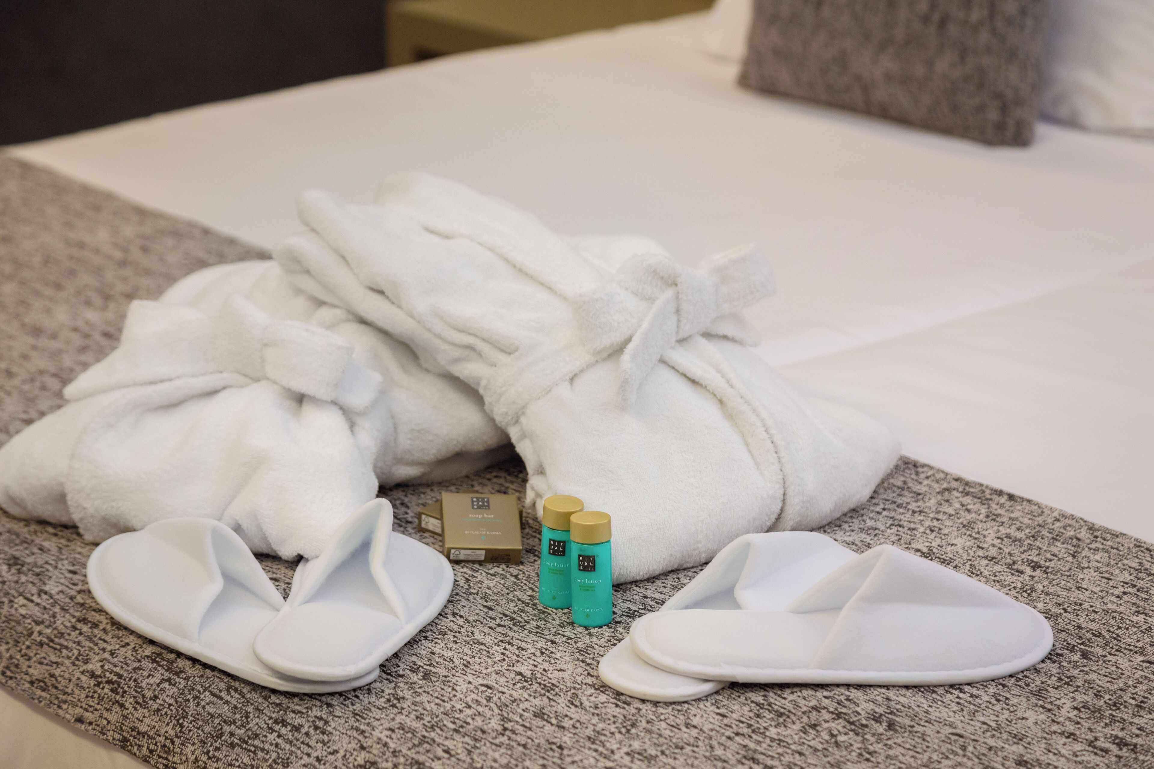 1 bedroom, hypo-allergenic bedding, minibar, desk