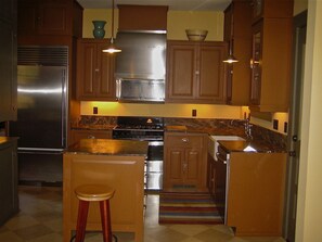 Fridge, microwave, oven, stovetop - Historical Landmark Craftsman House-Available SXSW (Austin)