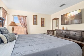 6 habitaciones, tabla de planchar con plancha y cuna de viaje
