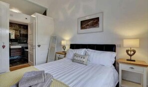 Chalet, Multiple Beds | 3 bedrooms, free WiFi, bed sheets - Stunning Chalet TO Rent- HOT TUB (Frodsham)