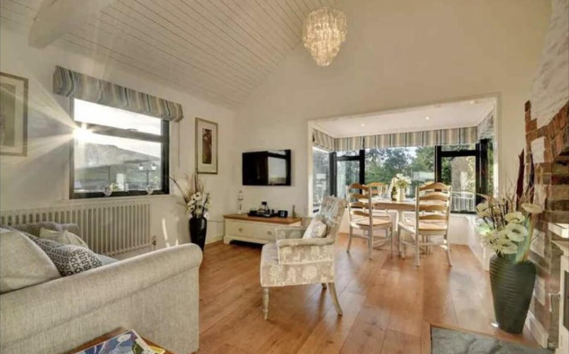 Chalet, Multiple Beds | Living room