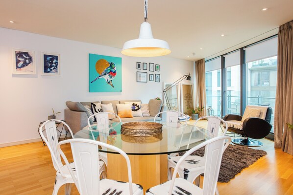 المنشأة من الداخل