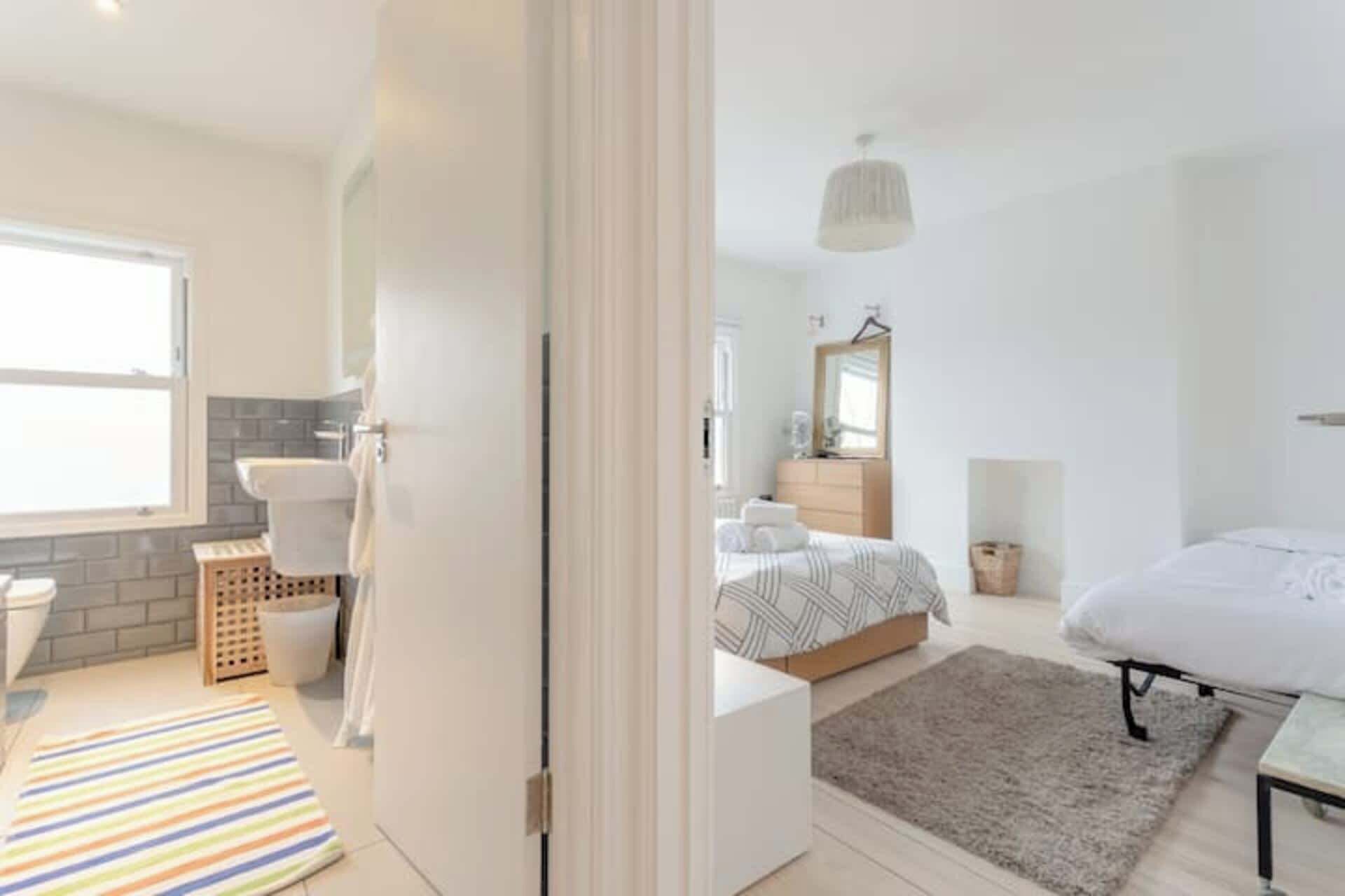 2 bedrooms, iron/ironing board, internet, bed sheets