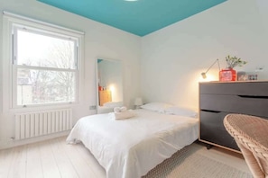 2 bedrooms, iron/ironing board, Internet, bed sheets
