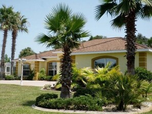 Exterior - Sunset Hideaway Villa Louise by RedAwning (Inverness)