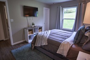 3 chambres, bureau, fer et planche à repasser, accès au Wi-Fi (inclus)