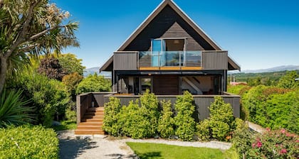 Views on Parry - Lake Hāwea Holiday Home