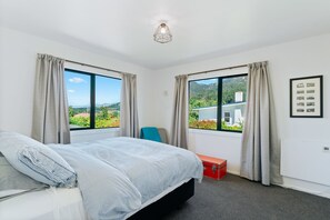 3 bedrooms, iron/ironing board, WiFi