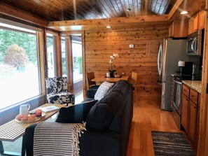 TV, peis, DVD-spiller og stereoanlegg