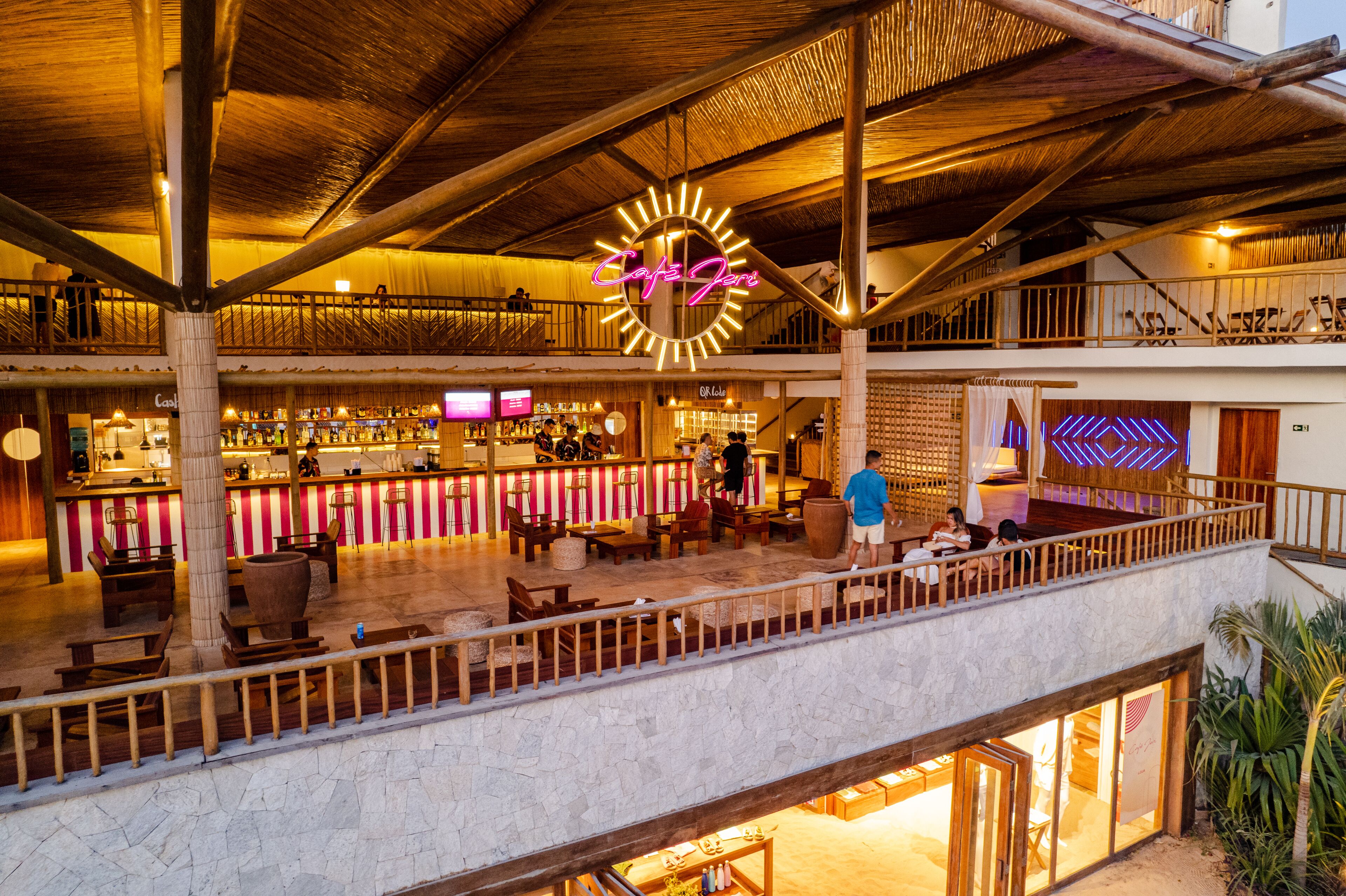 3 bars/lounges, cocktail bar, cocktail bar, rooftop bar