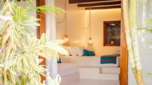 A room with a bed, a wooden ceiling, and a number '4' on the wall. - Café Jeri Hotel - Adults Only (Jijoca de Jericoacoara)