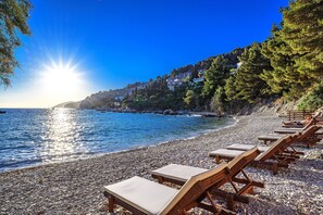 Am Strand, Liegestühle, Strandtücher