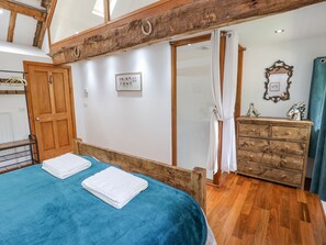 4 bedrooms, individually decorated, individually furnished, free WiFi