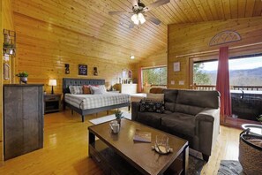 Fernseher, Kamin, Arbeitsbereiche