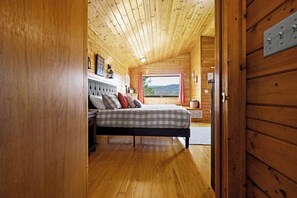 1 bedroom, iron/ironing board, WiFi, bed sheets - Great View, Location, Studio Log Cabin, Hot Tub (Gatlinburg)