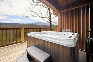 Outdoor spa tub - Great View, Location, Studio Log Cabin, Hot Tub (Gatlinburg)