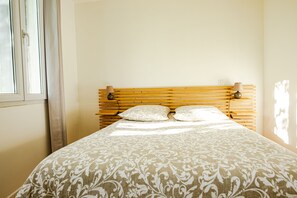 2 bedrooms, in-room safe, soundproofing, iron/ironing board - Whole house 70m² with terrace, Petite Camargue (Vauvert)