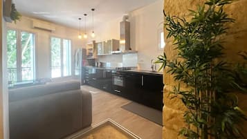 Fridge, microwave, oven, stovetop