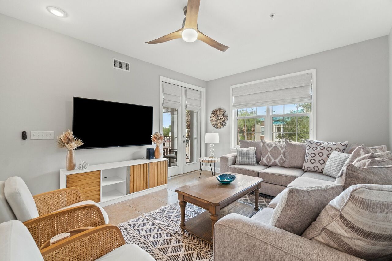 $70k Remodel 2022 with Entertainment Space - Pool - Bike to the Beach