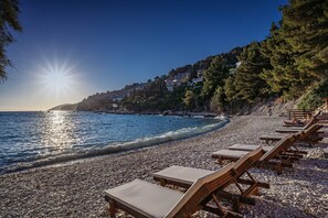 Am Strand, LiegestĂŒhle, StrandtĂŒcher