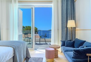 5 chambres, coffres-forts dans les chambres, bureau