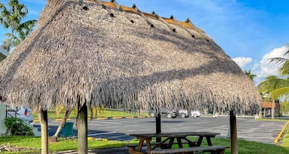 Captain's Table Hotel