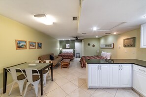 Family Studio Suite, Kitchen | Free WiFi, bed sheets - Captain's Table Hotel (Everglades City)